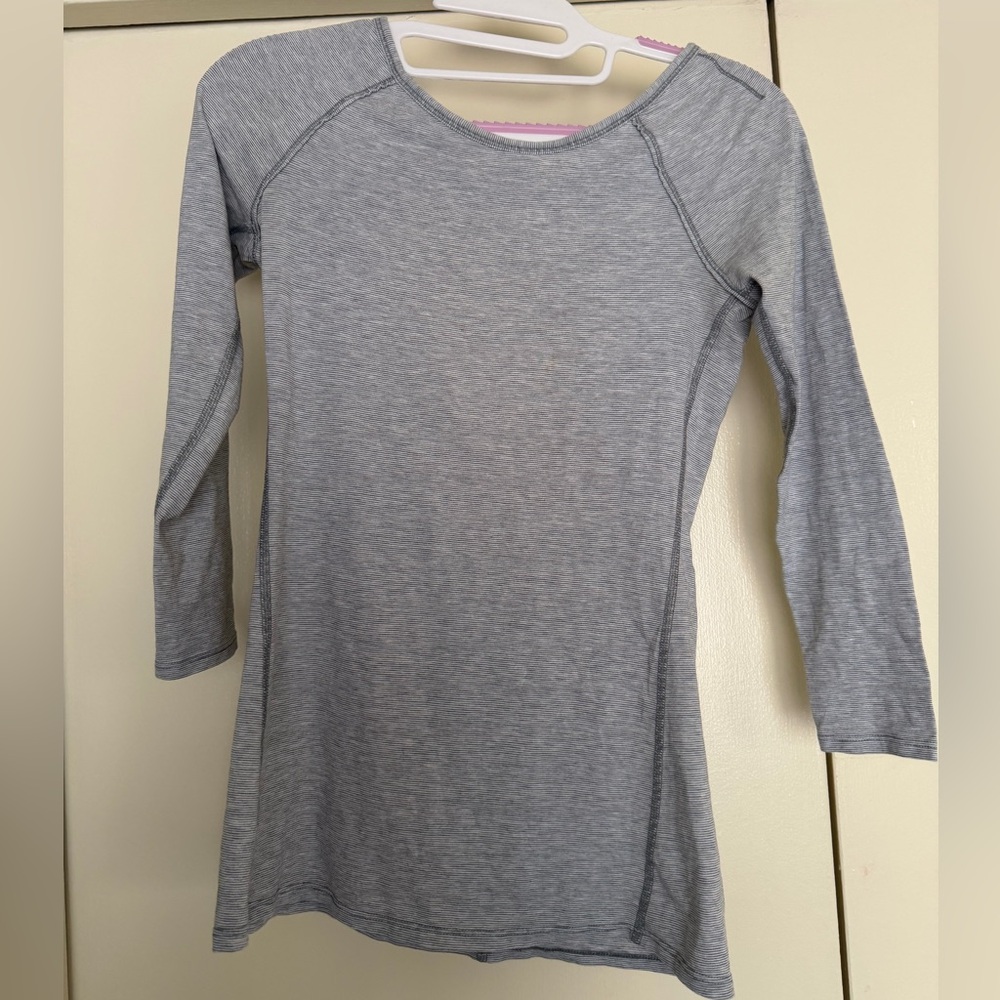 Lululemon Gray quarter sleeve Top